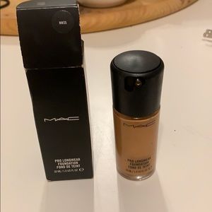 Mac Pro longwear foundation
